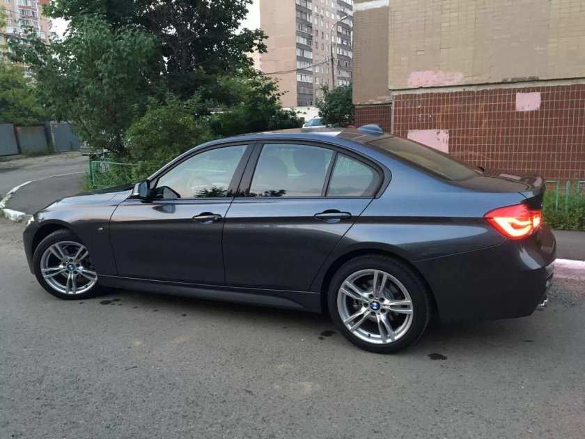 БМВ 320i тонированная