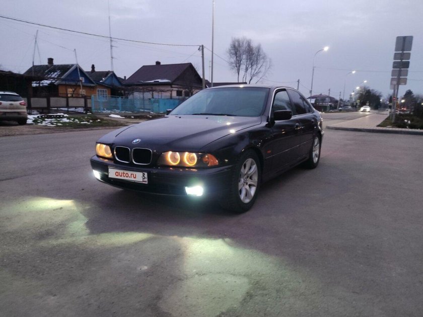 БМВ е38 черная