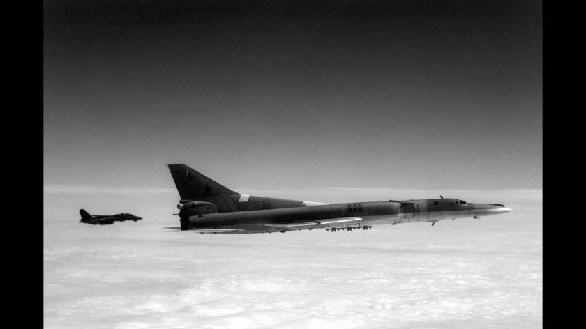 Самолет ту 22м2