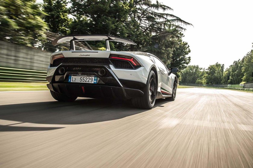 Хуракан сзади