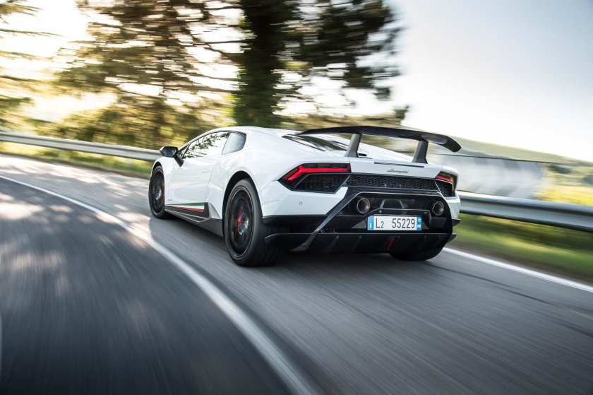 Ламборгини Хуракан сзади