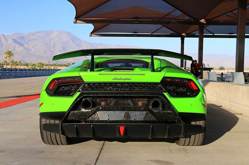 Хуракан сзади