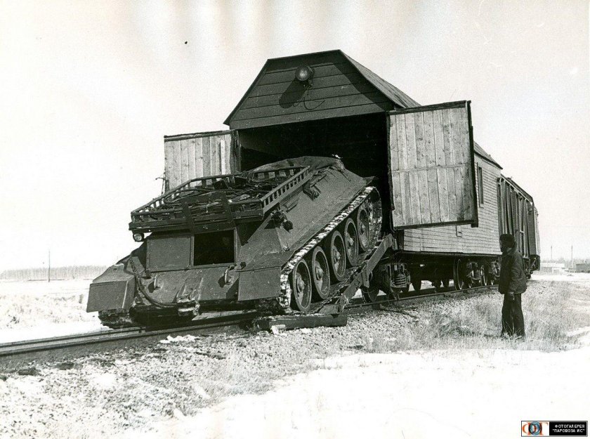 Тягач восстановительного поезда т-34