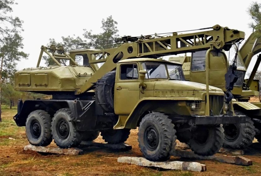 Автомобильный кран Урал-375 8т210