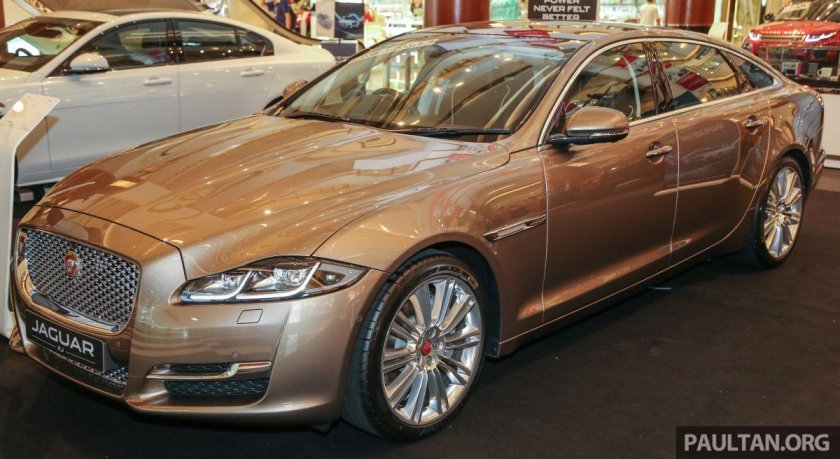 Jaguar XJ золотой