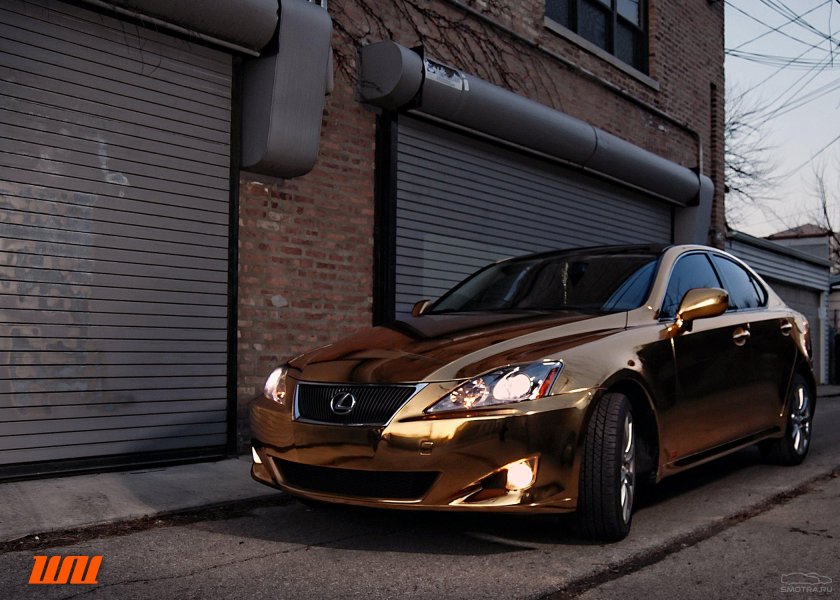 Коричневый автомобиль