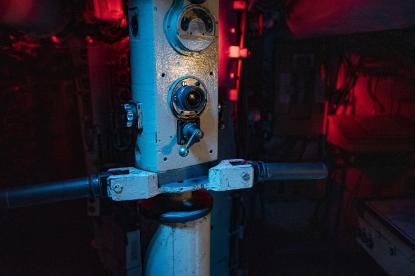 Подводная лодка с перископом