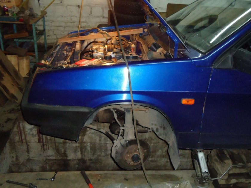 Битая ВАЗ 21099 синяя