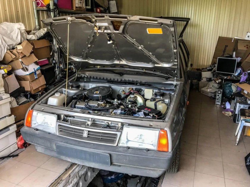 ВАЗ 2109 В гараже