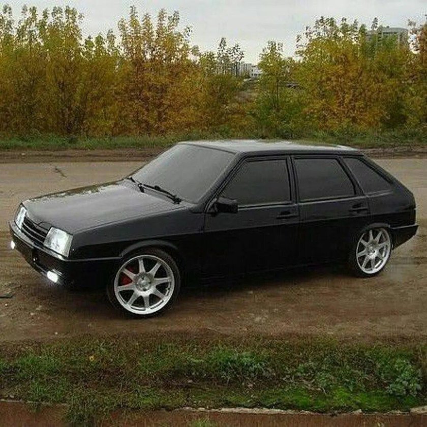 ВАЗ 2109 черная тюнинговая