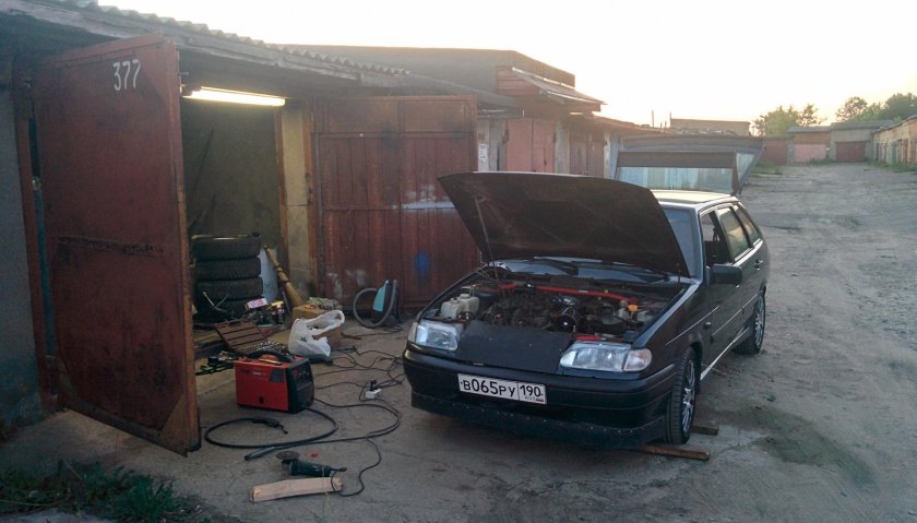 ВАЗ 2114 черная в гараже