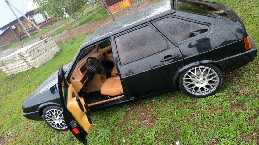 ВАЗ 2109 черная