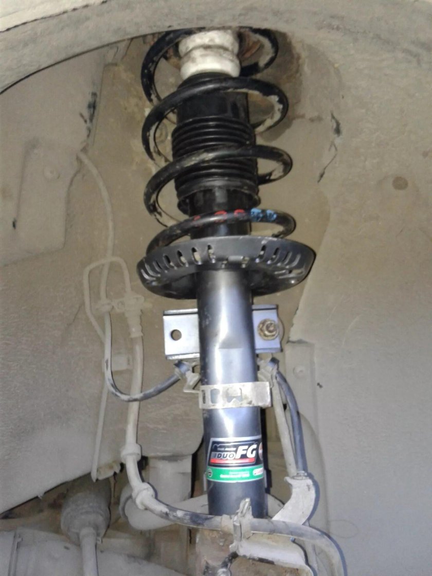 Передние стойки Fabia 1