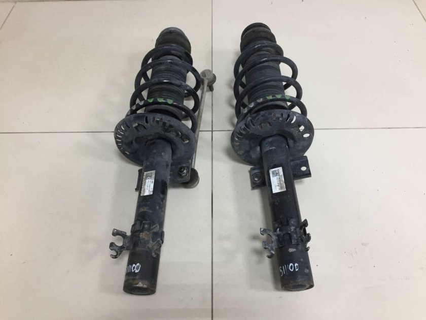 Амортизатор передний Шкода Рапид 2016 года в разрезе