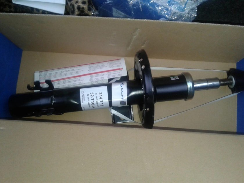 Амортизатор передний Шкода Рапид