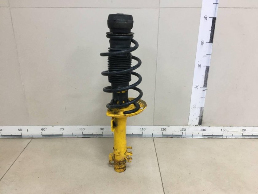 Передние стойки