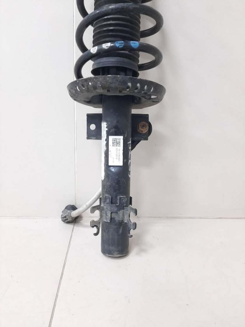 Стойка амортизатора передняя