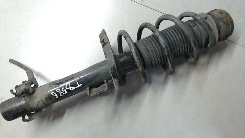 Шкода Рапид 2015 амортизатор передний
