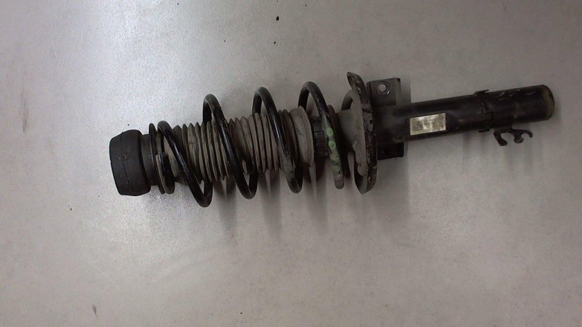 Передняя стойка амортизатора шкода румстер