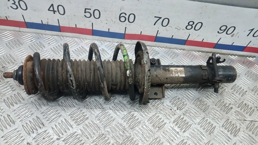 Стойка амортизатора переднего правого