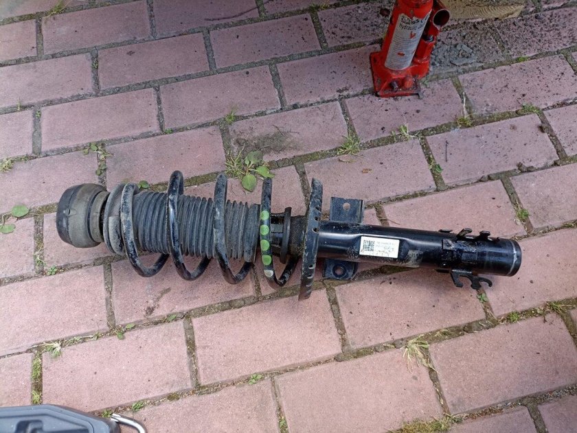 Амортизатор Шкода Рапид