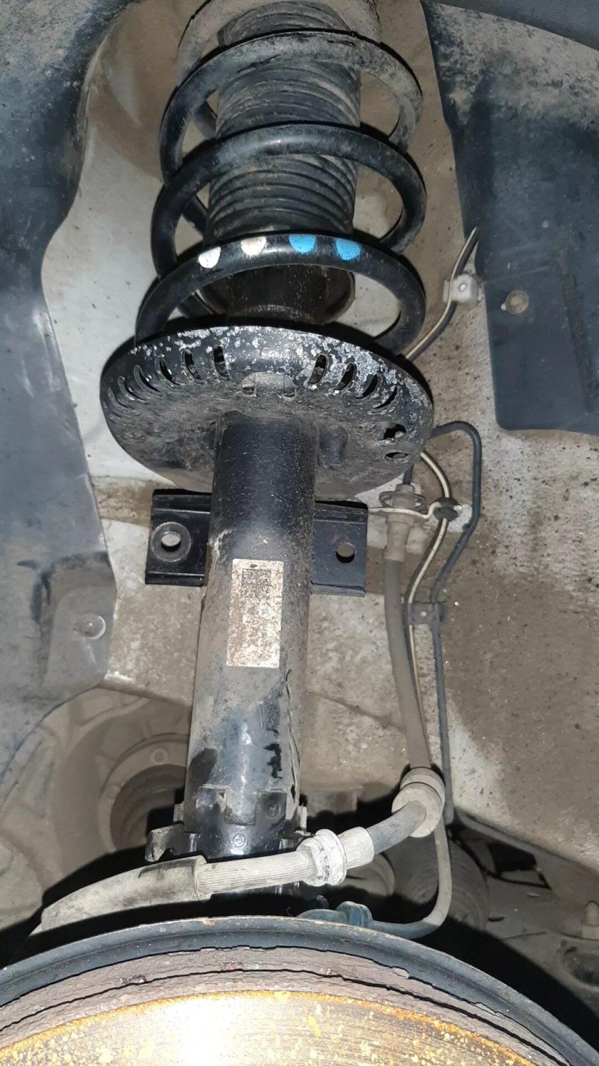 Задние стойки Шкода Рапид