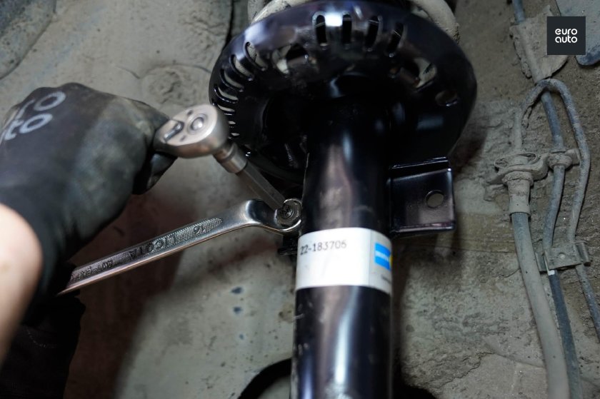 Стойка амортизатора Шкода Рапид