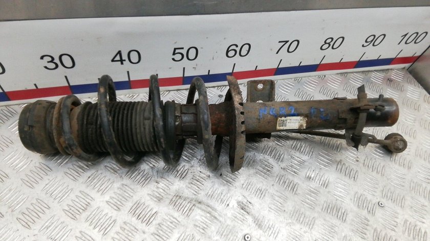 Стойка в сборе Шкода Рапид