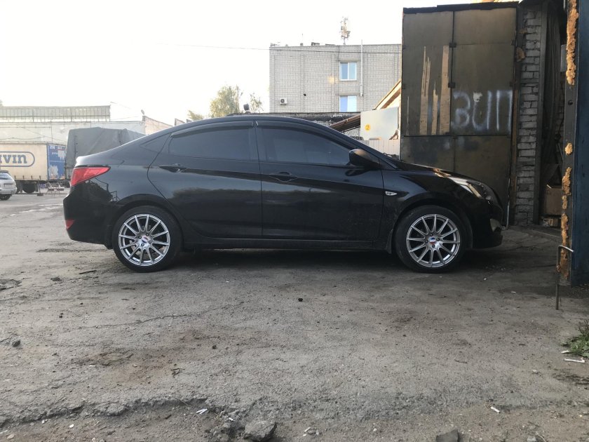 Hyundai Solaris r16 черный