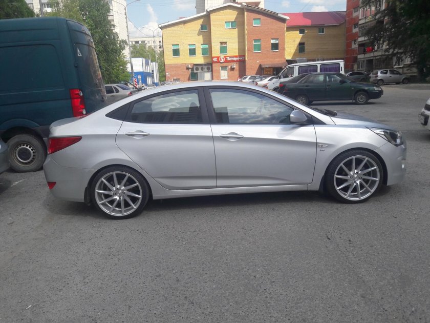 Solaris Hyundai белый r17 вертушки