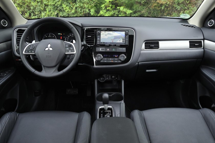 Митсубиси Аутлендер 3 салон