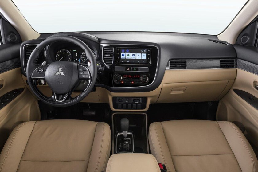 Митсубиси Аутлендер 2020 салон