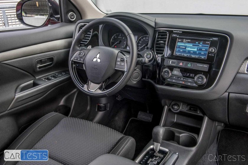 Митсубиси Аутлендер 2016 салон