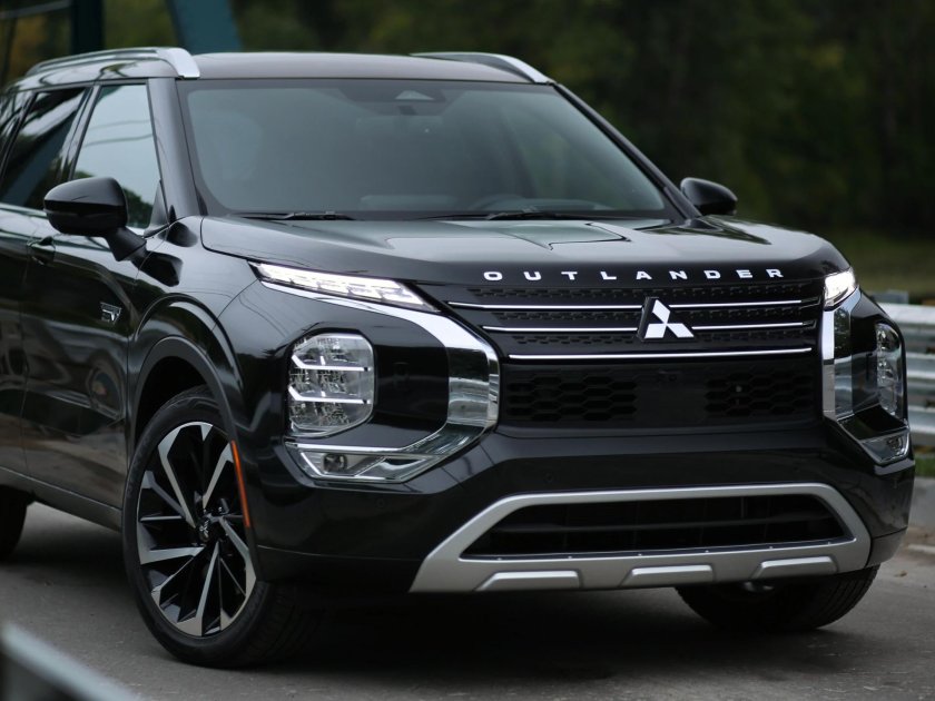 Митсубиси аутлендер 2023