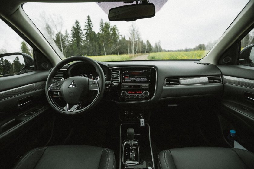 Митсубиси Аутлендер 2020 салон