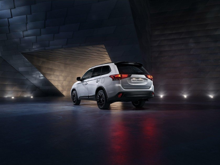 Мицубиси Аутлендер 2021