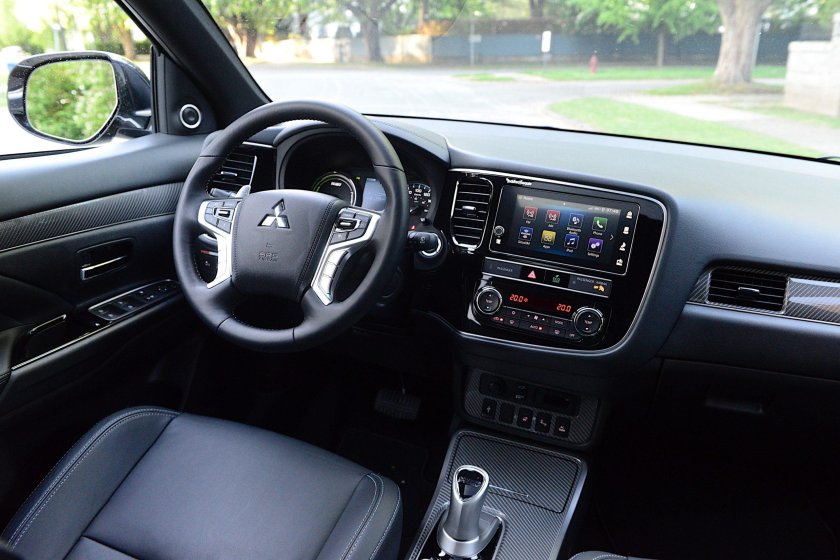 Mitsubishi Outlander 2019 салон