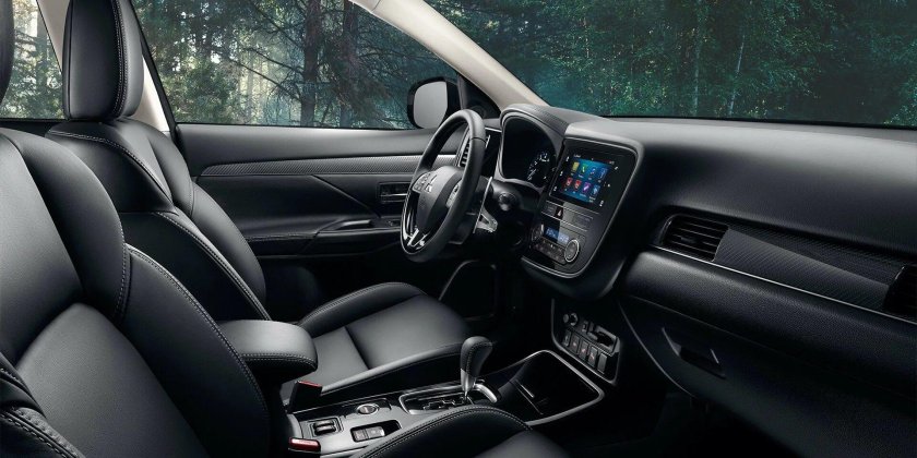 Митсубиси Аутлендер 2020 салон