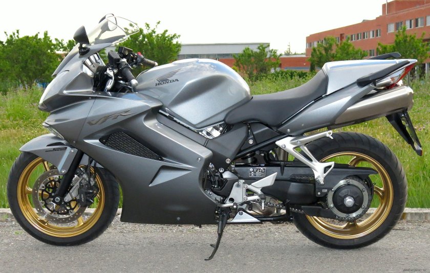 Honda vfr800 мотоцикл