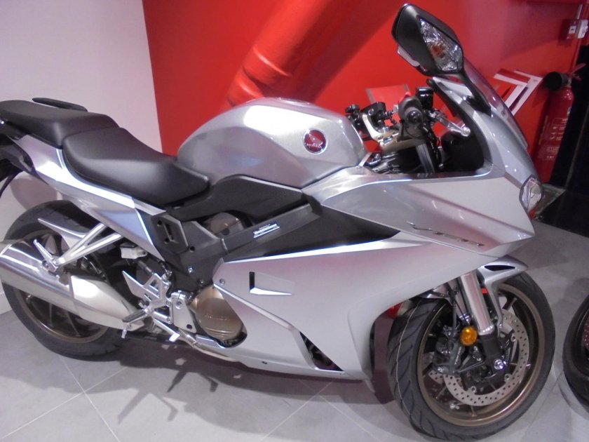 Honda vfr800f