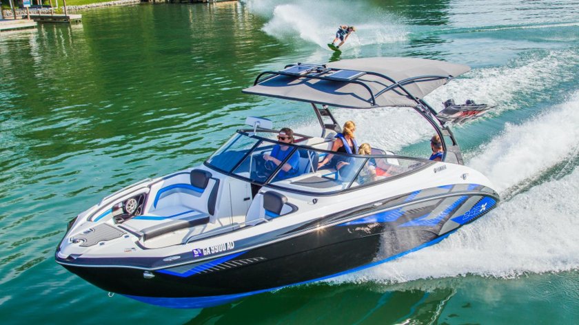 Катер Ямаха 242