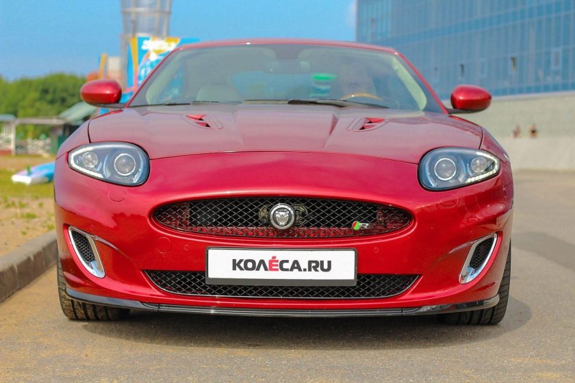 Ягуар XKR красный