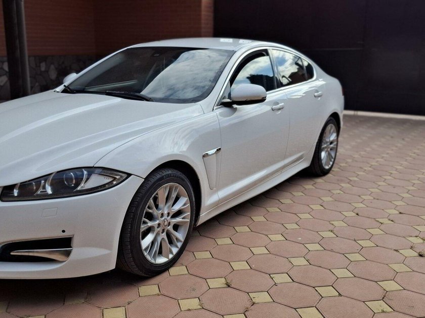 Jaguar xf 2013 2.0 240 л.с