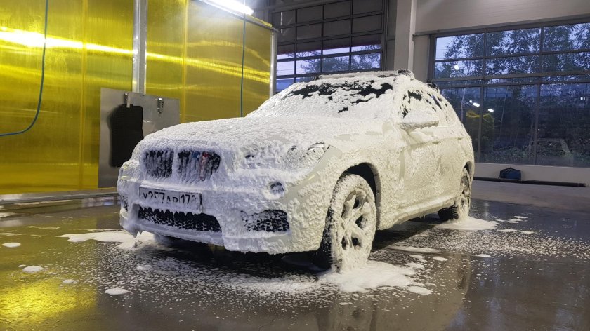 БМВ х6 2022 на мойке