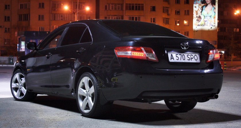 Тойота Камри 45 черная