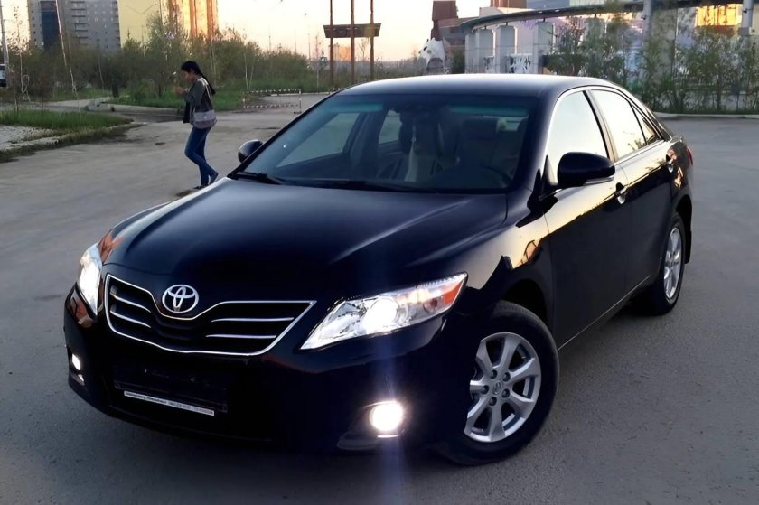 Камри 40 Рестайлинг черная