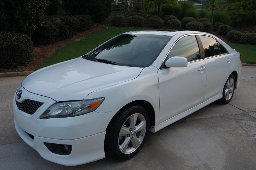 Toyota Camry se 2011 белый