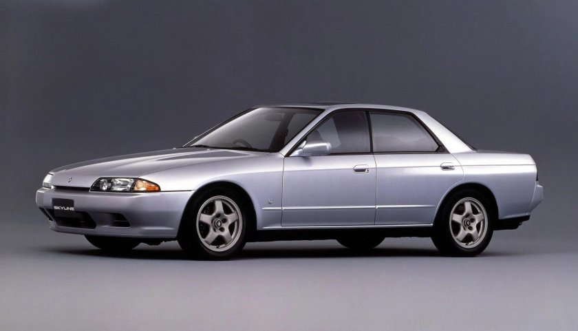 Nissan Skyline r32 sedan
