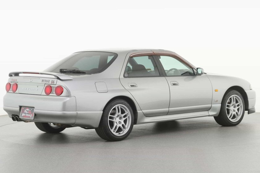 Nissan skyline r33 sedan