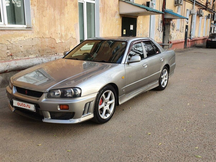 Nissan skyline r 34 седан